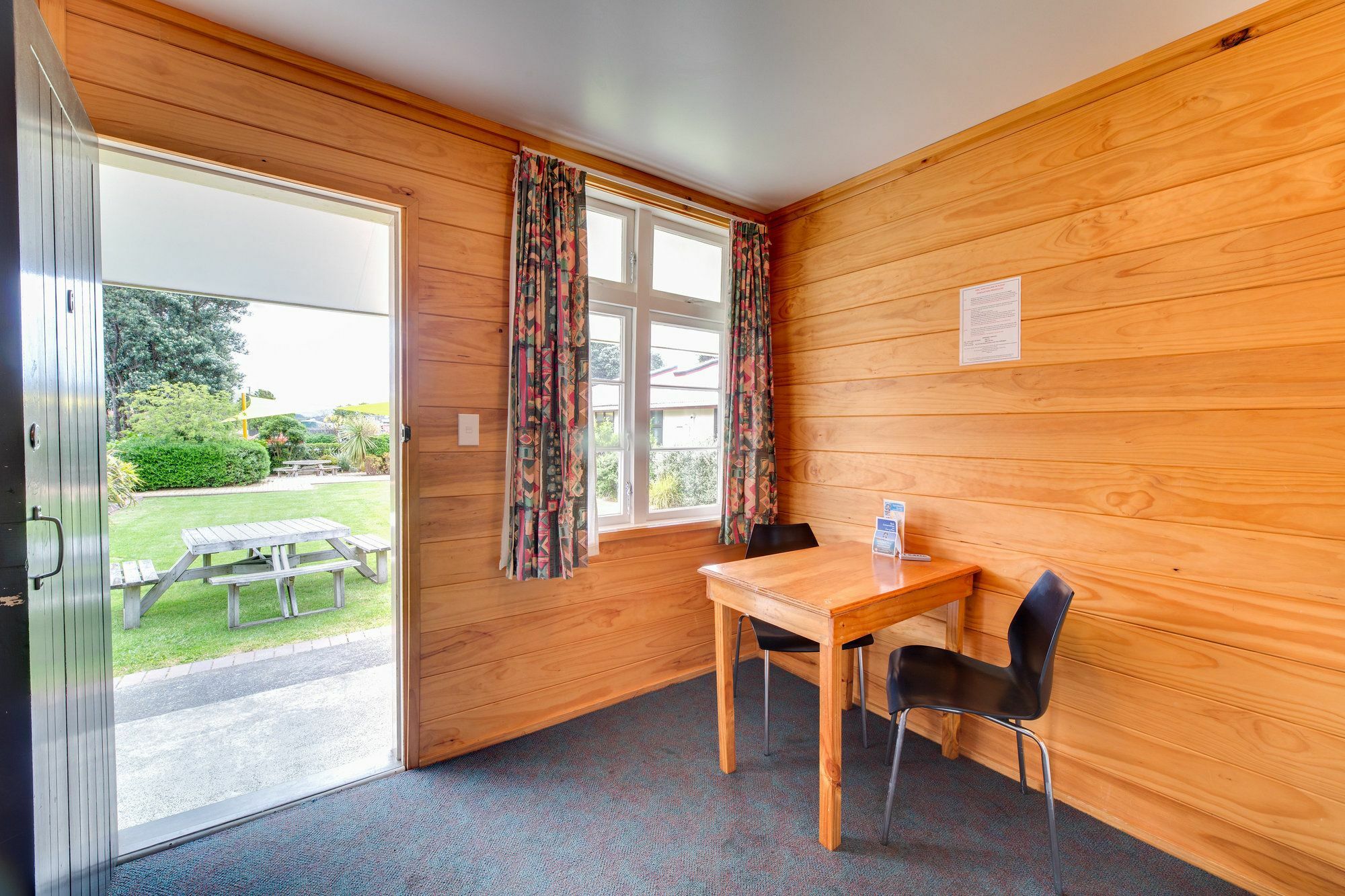 Wellington Top 10 Holiday Park โลเวอร์ฮัท ภายนอก รูปภาพ
