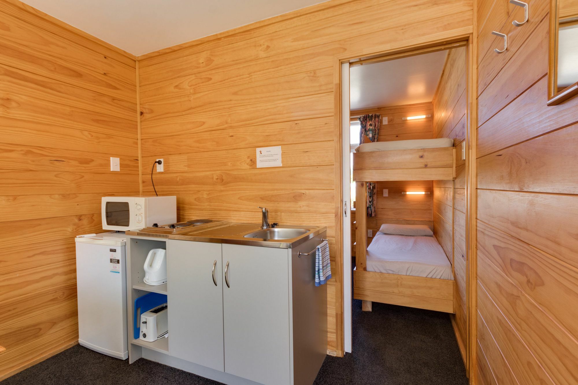 Wellington Top 10 Holiday Park โลเวอร์ฮัท ภายนอก รูปภาพ