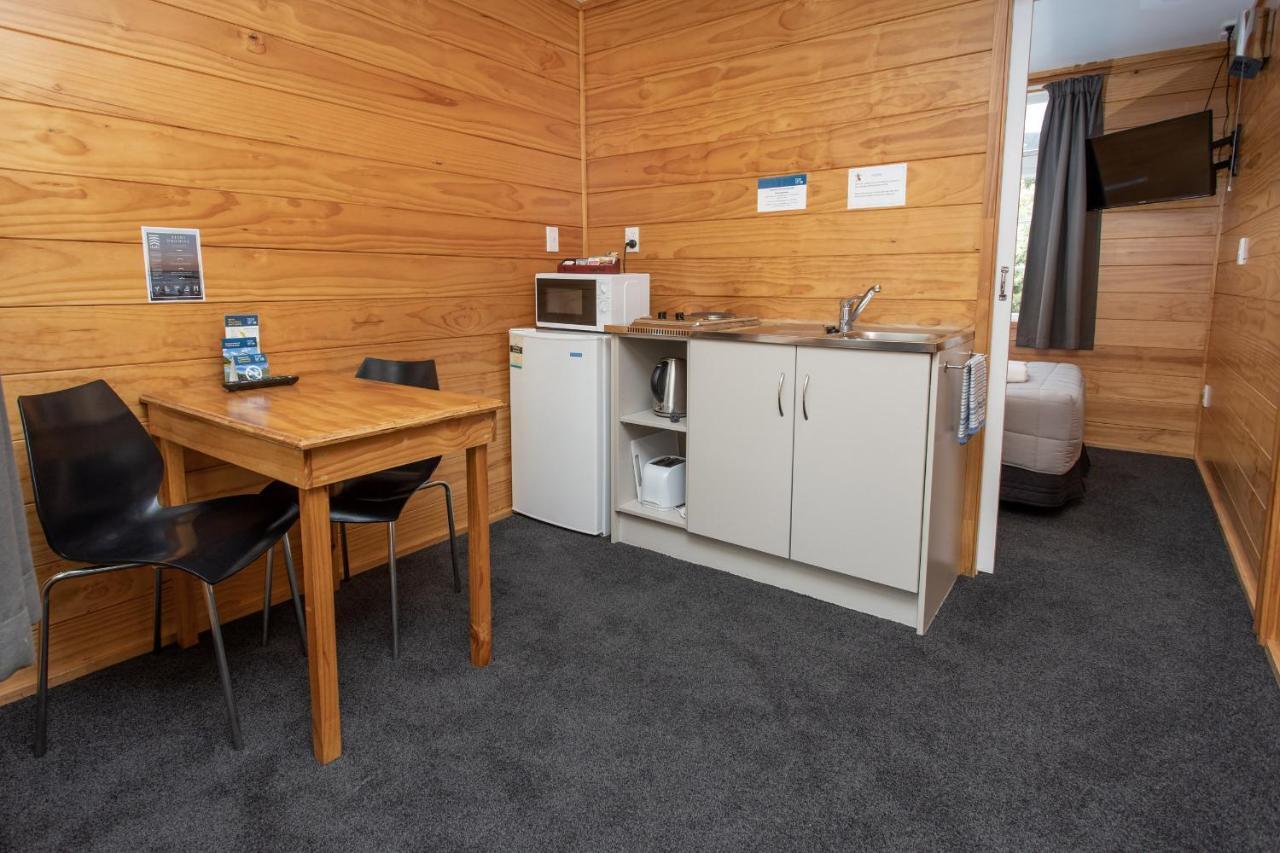 Wellington Top 10 Holiday Park โลเวอร์ฮัท ภายนอก รูปภาพ